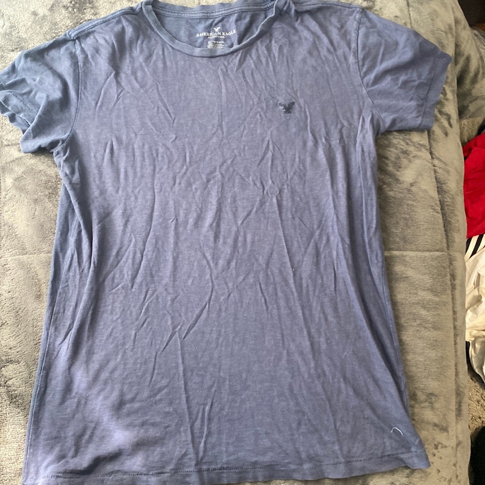 American Eagle t shirt